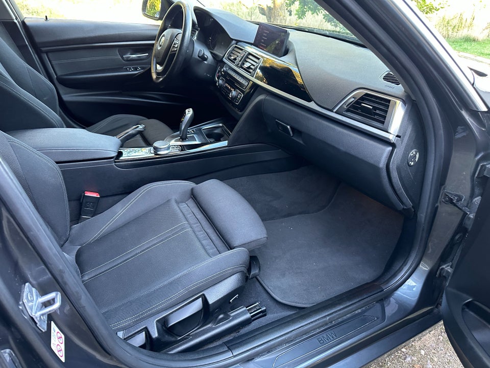 BMW 320i 2,0 Touring Executive aut. 5d