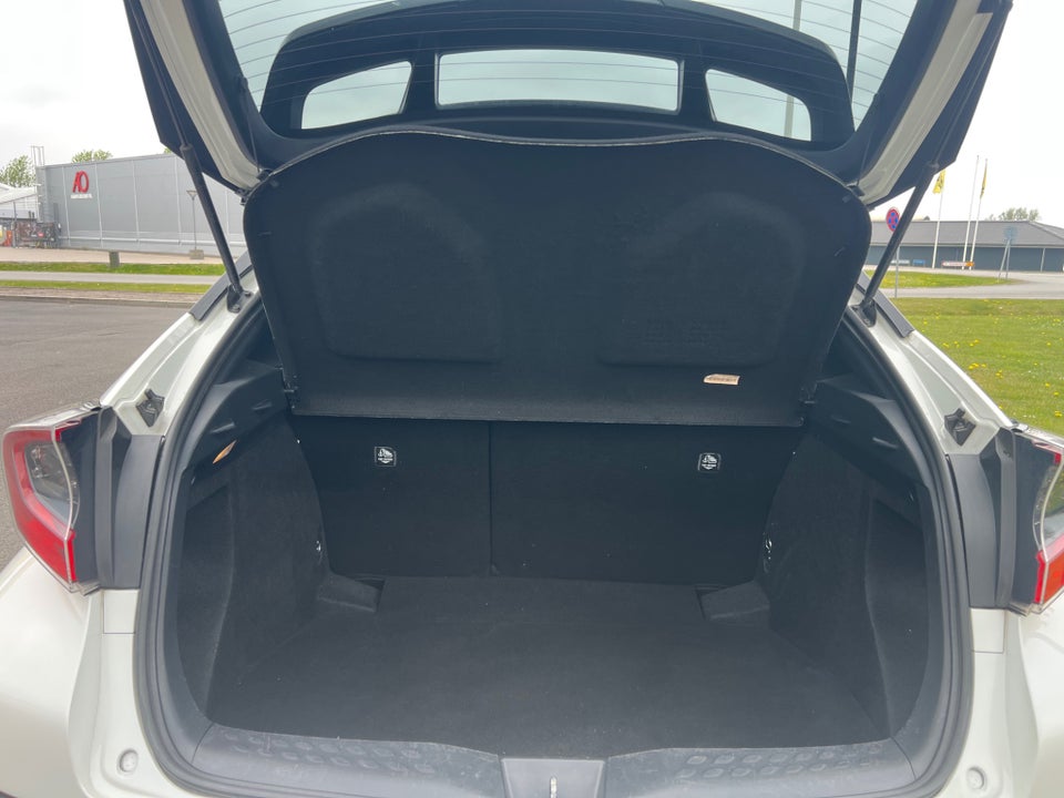 Toyota C-HR 1,8 Hybrid Selected CVT 5d