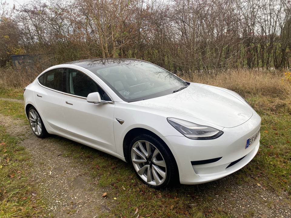 Tesla Model 3 Standard Range+ RWD 4d