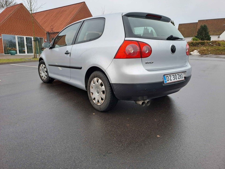 VW Golf V 1,6 Sportline 5d