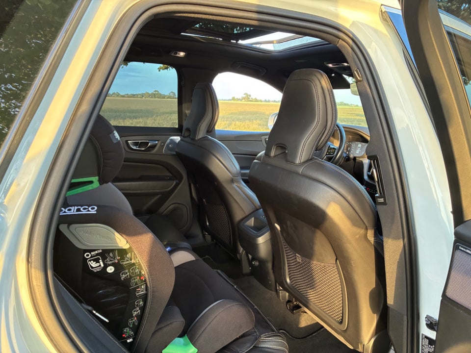 Volvo XC60 2,0 D5 241 R-Design aut. AWD 5d
