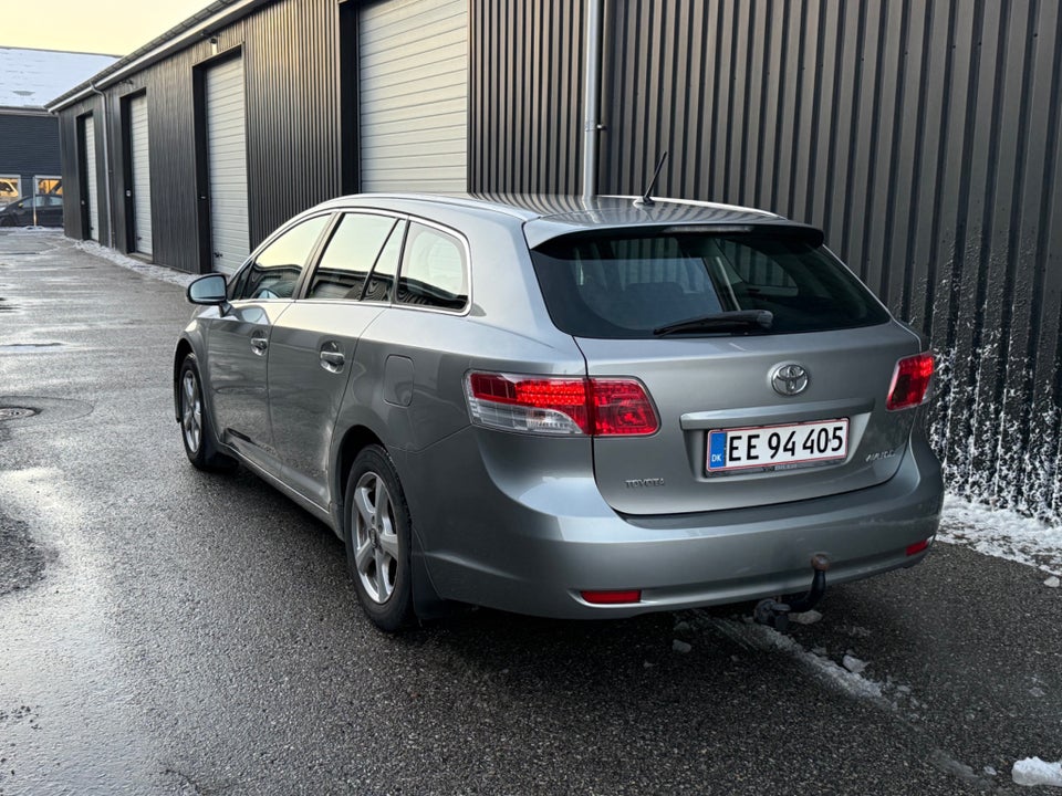 Toyota Avensis 1,6 VVT-i TX stc. 5d