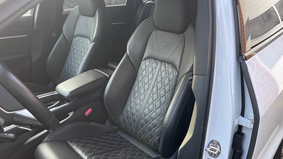 Audi e-tron 55 S-line Prestige quattro 5d