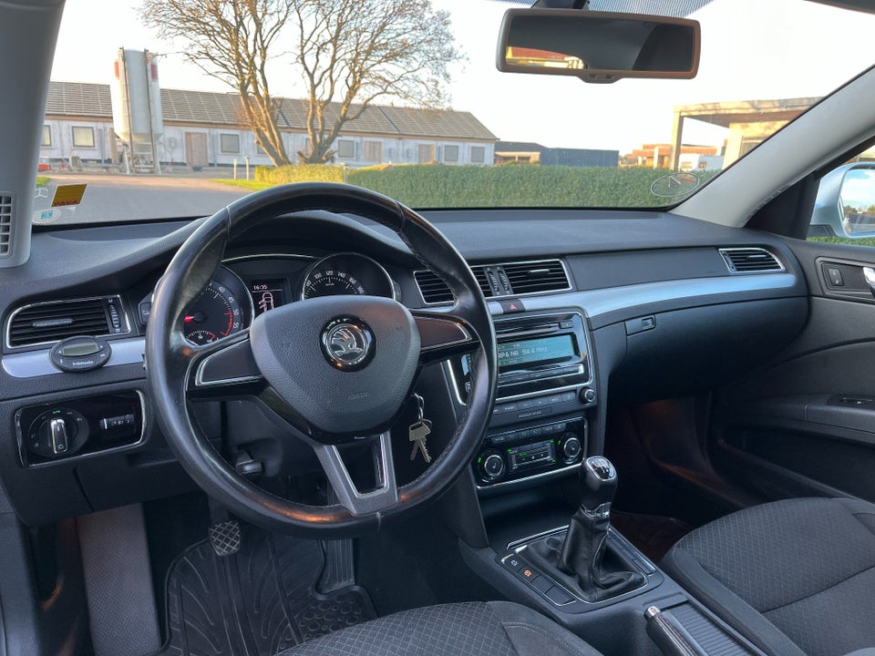 Skoda Superb 2,0 TDi 140 Ambition Combi 5d