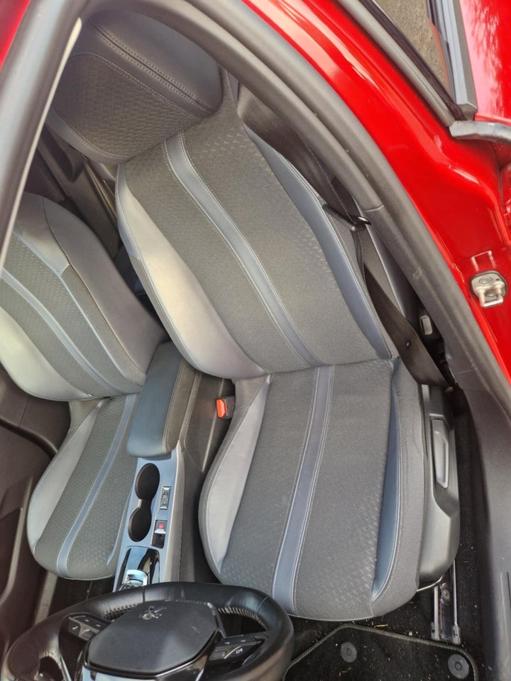 Peugeot 2008 1,5 BlueHDi 130 Allure EAT8 5d