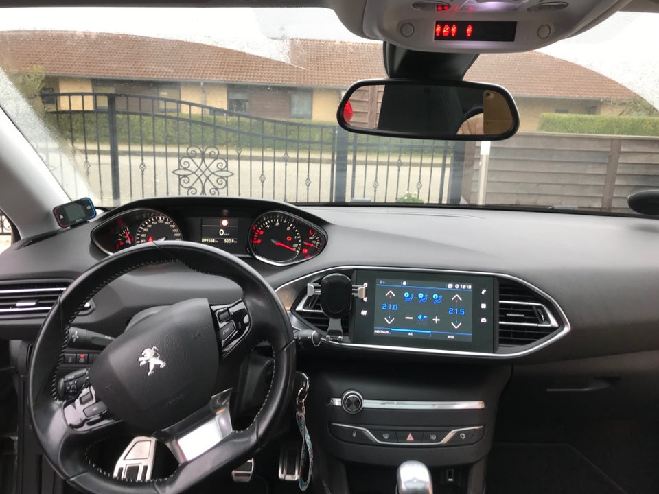 Peugeot 308 1,6 BlueHDi 120 Allure Sky 5d