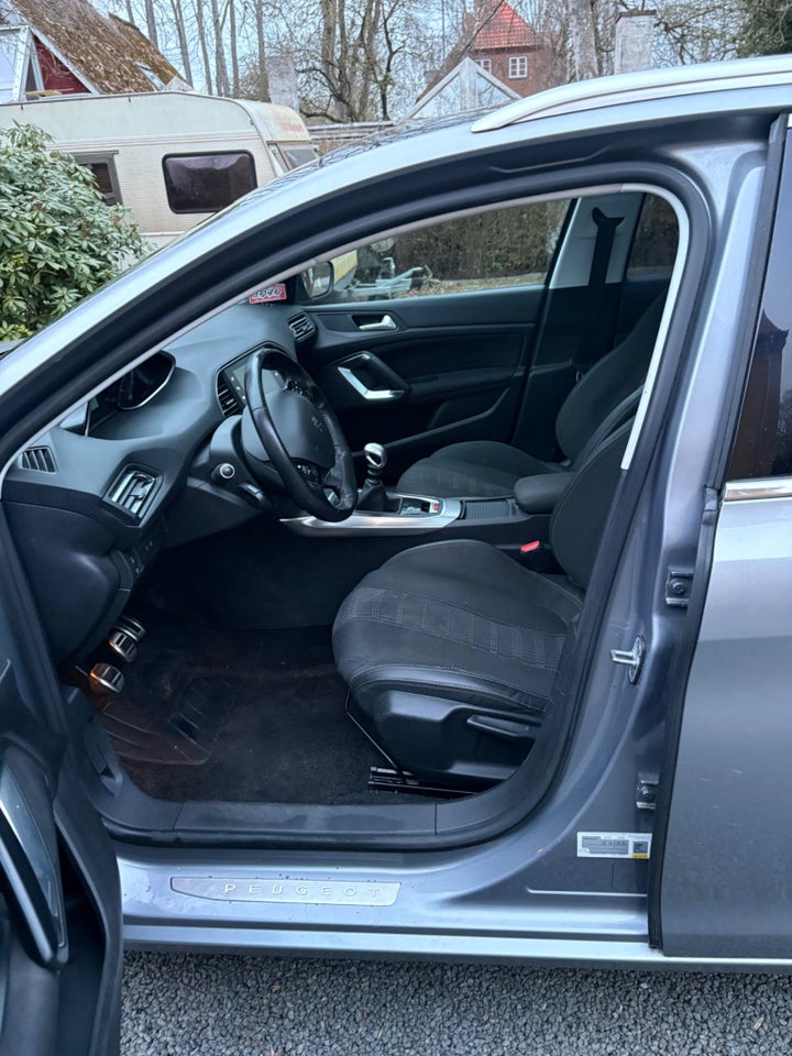 Peugeot 308 1,5 BlueHDi 130 Allure+ Sky SW 5d