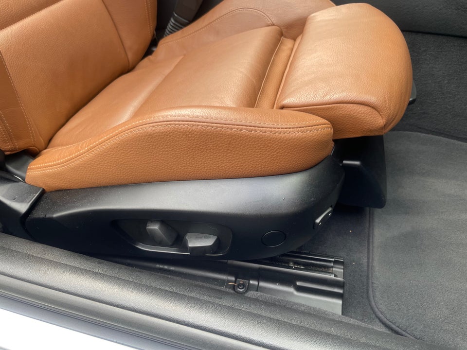 BMW 330d 3,0 Cabriolet aut. 2d