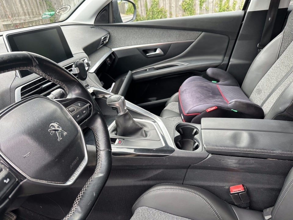 Peugeot 3008 2,0 BlueHDi 150 Allure Van 5d