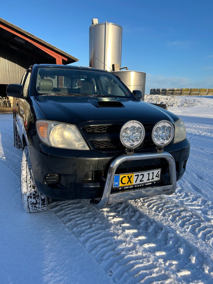 Toyota HiLux 2,5 D-4D 120 Db.Kab 4x4 4d