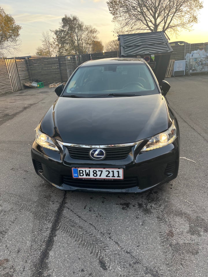 Lexus CT200h 1,8 L3 aut. 5d