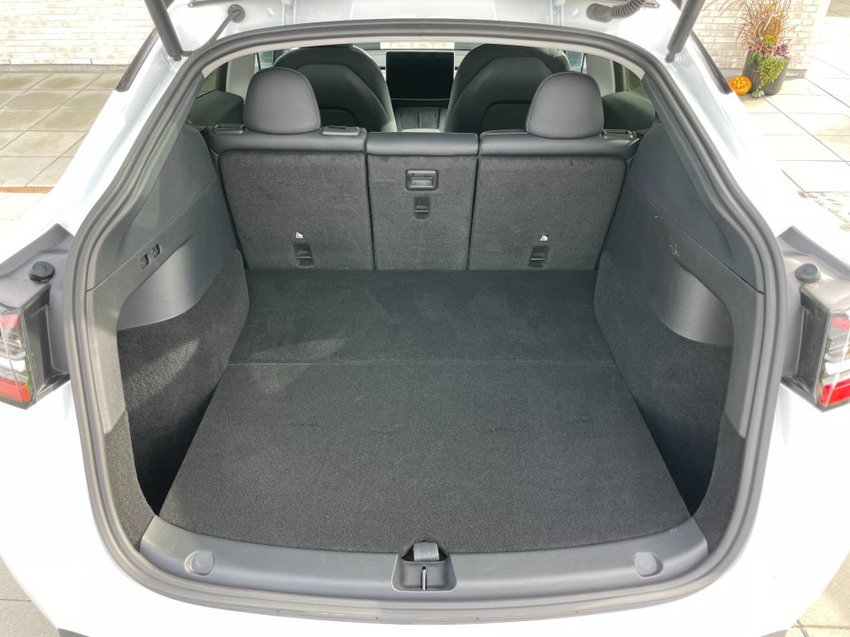 Tesla Model Y Long Range AWD 5d