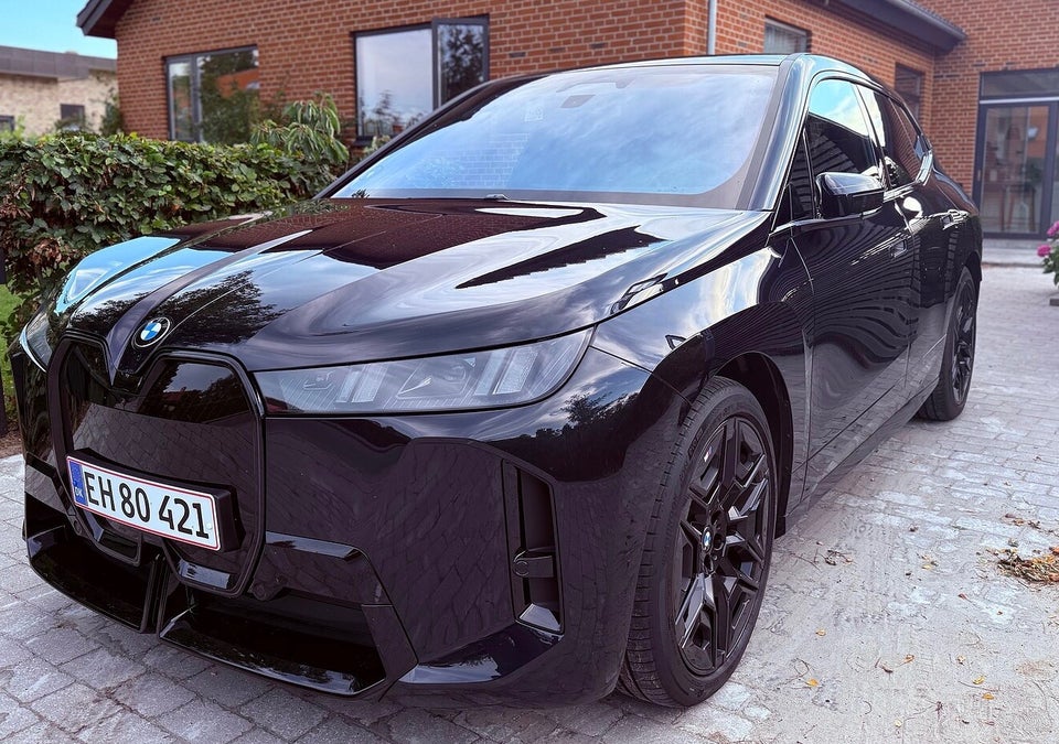 BMW iX xDrive60 Fully Charged 5d