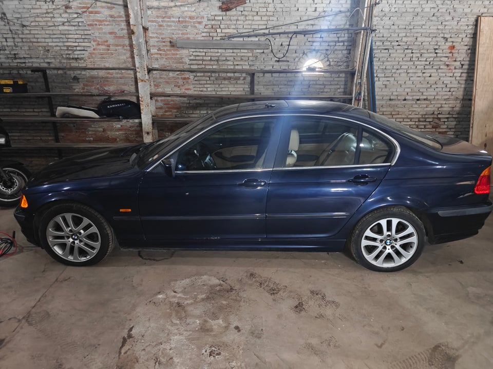 BMW 330i 3,0  4d
