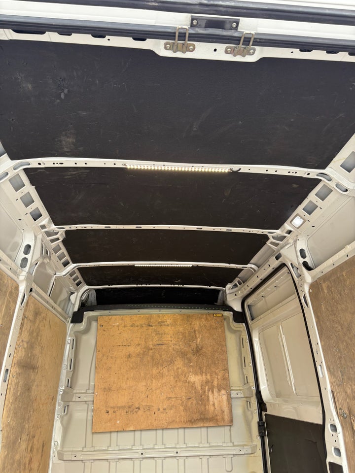 Peugeot Boxer 330 2,0 BlueHDi 130 L2H2 Premium