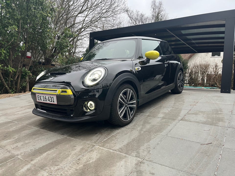 MINI Cooper SE Essential 3d