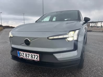 Volvo EX30 Extended Range Plus 5d