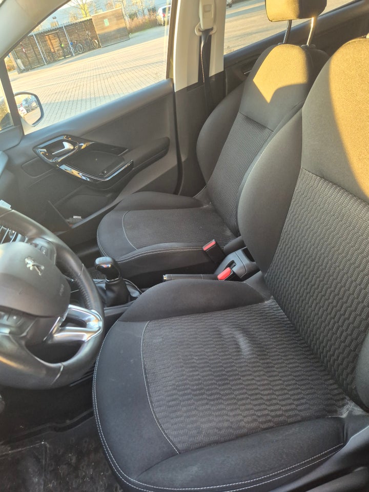 Peugeot 208 1,2 PureTech 82 Envy 5d