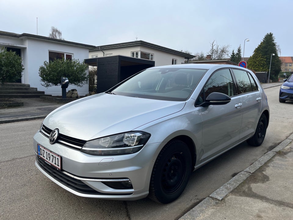 VW Golf VII 1,6 TDi 115 IQ.Drive DSG 5d