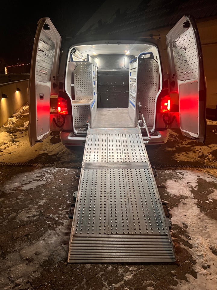 VW Transporter 2,0 TDi 204 Kassevogn DSG lang