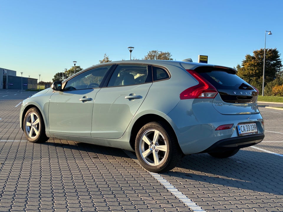 Volvo V40 2,0 D2 120 Business Summum 5d