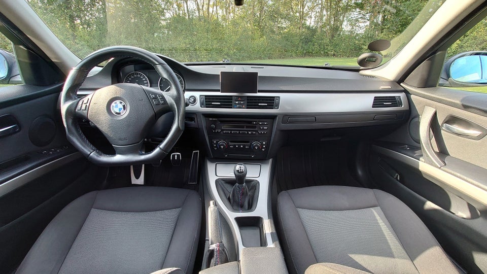 BMW 320i 2,0  4d