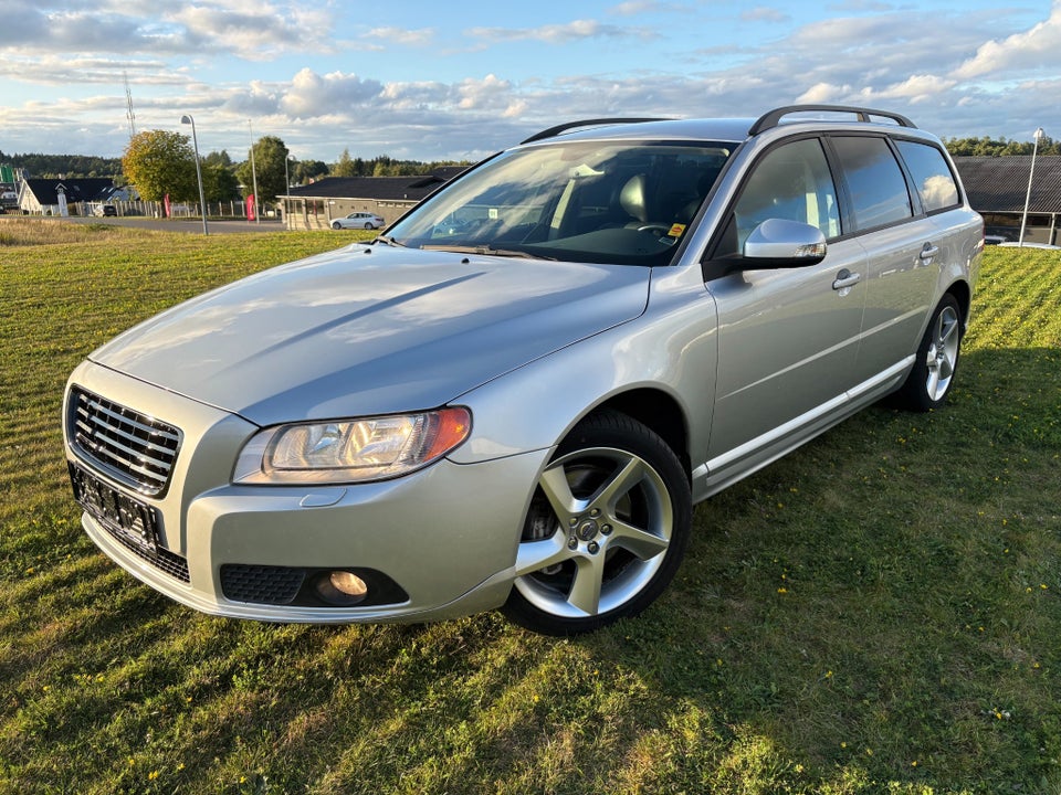 Volvo V70 2,5 T Momentum aut. 5d