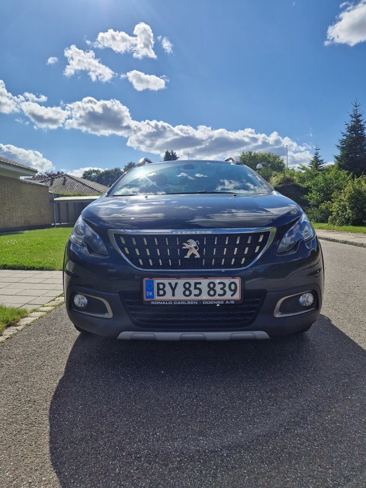 Peugeot 2008 1,6 BlueHDi 100 Selection Sky 5d