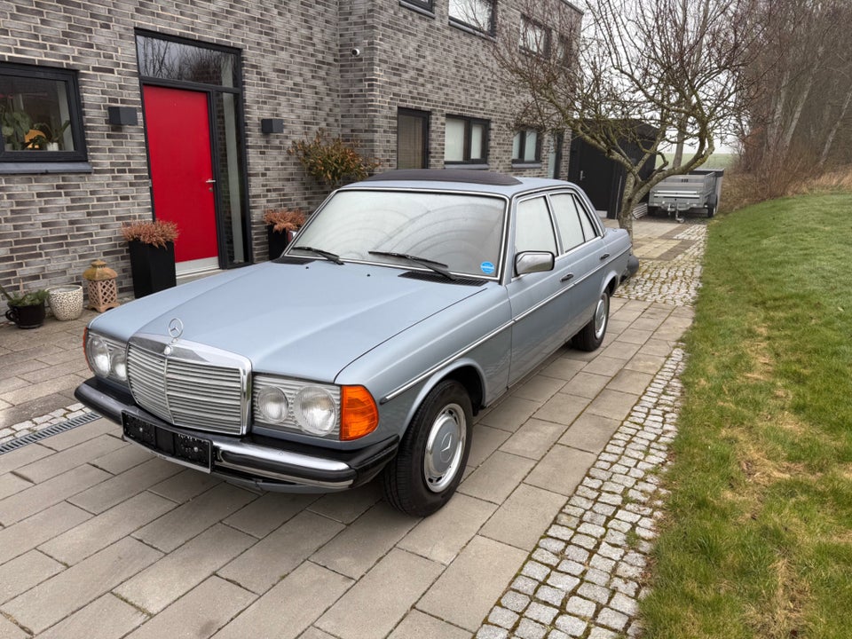 Mercedes 230 E 2,3  4d