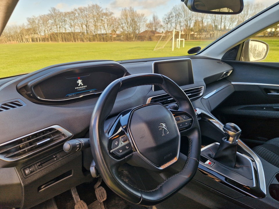 Peugeot 5008 1,2 PureTech 130 Allure 7prs 5d