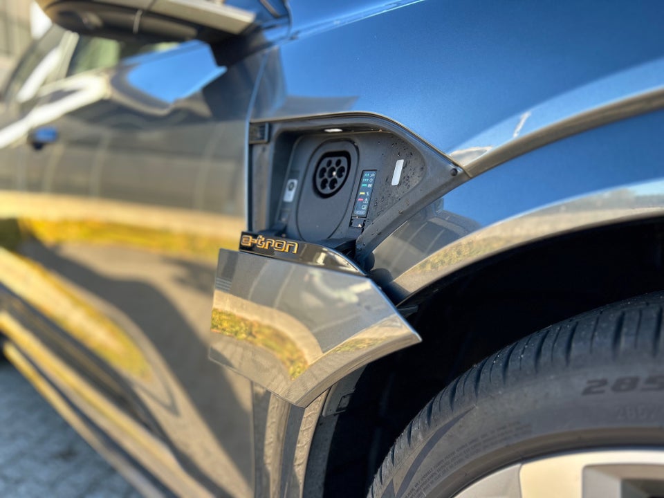 Audi e-tron S quattro 5d