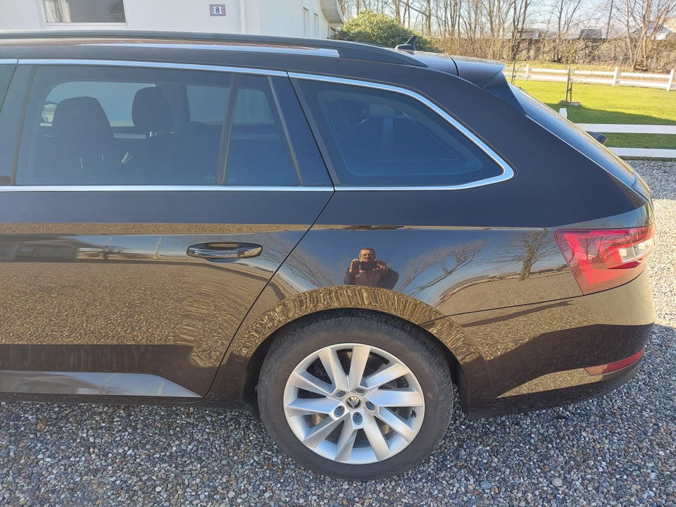 Skoda Superb 1,6 TDi 120 Ambition Combi DSG 5d