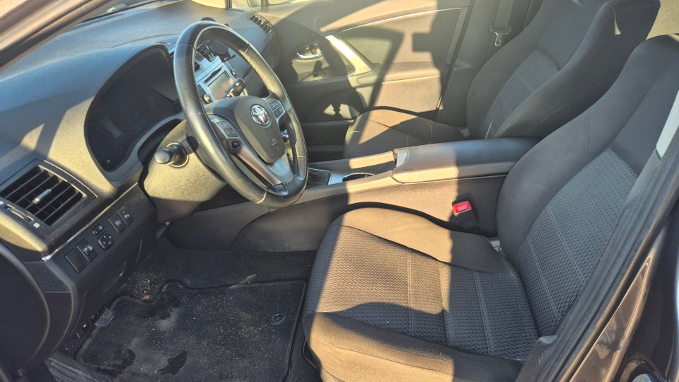 Toyota Avensis 1,8 VVT-i T2 Premium stc. 5d