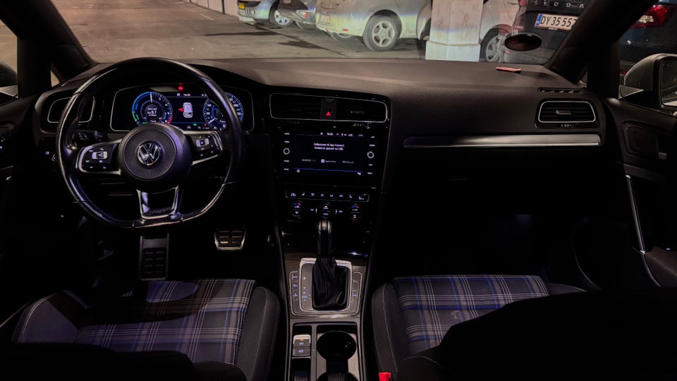 VW Golf VIII 1,4 GTE DSG 5d