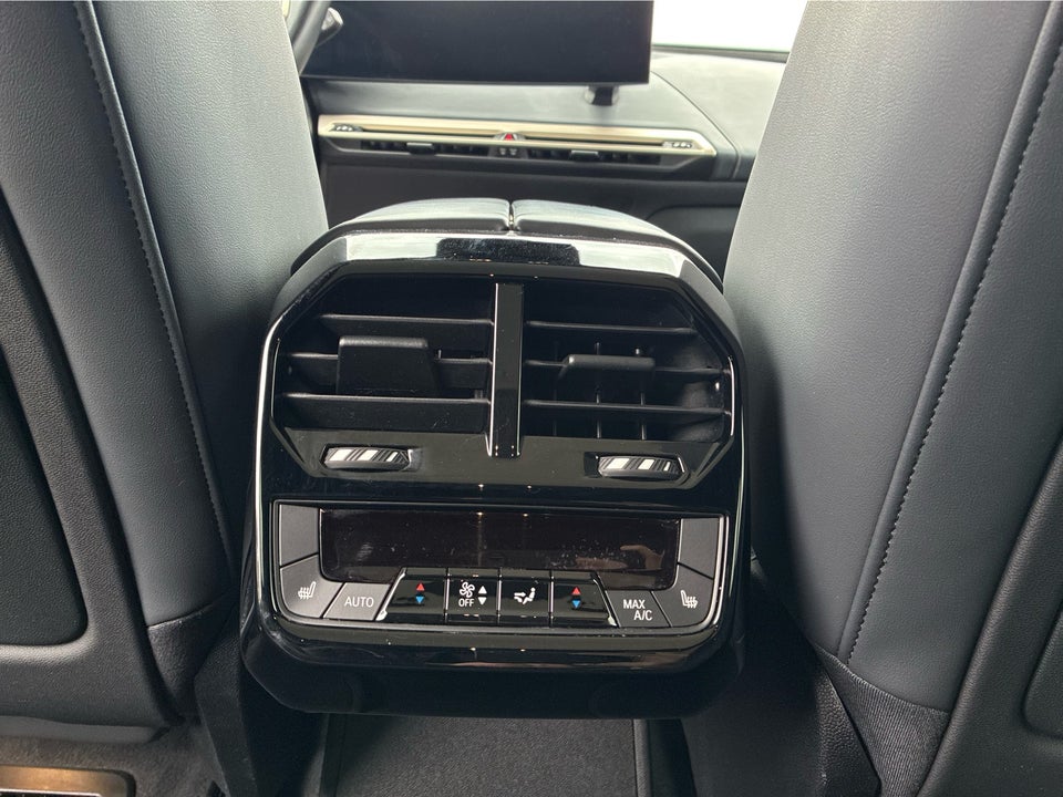 BMW iX xDrive40 Fully Charged Sport 5d