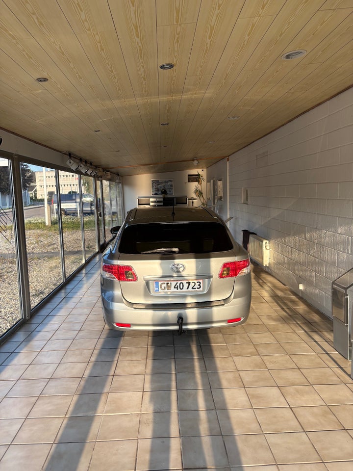 Toyota Avensis 1,8 VVT-i T2 stc. 5d