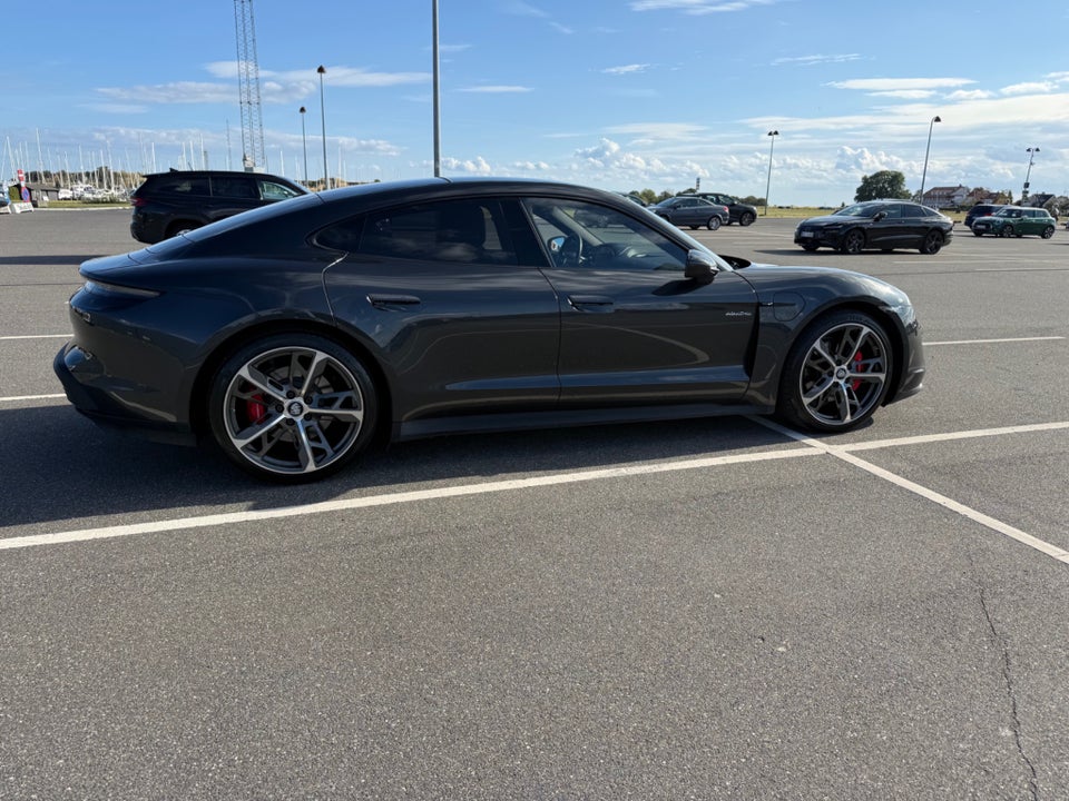 Porsche Taycan 4S Performance+ 75 Years 4d
