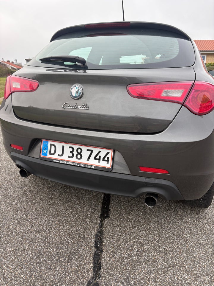 Alfa Romeo Giulietta 2,0 JTD 140 Distinctive 5d