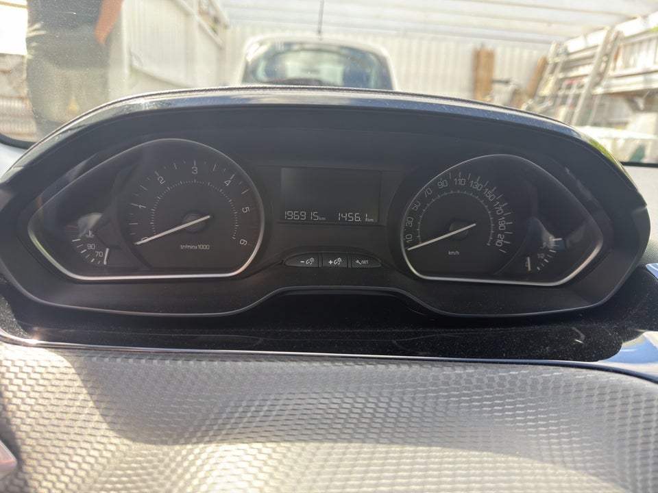 Peugeot 208 1,6 BlueHDi 100 Desire Sky 5d