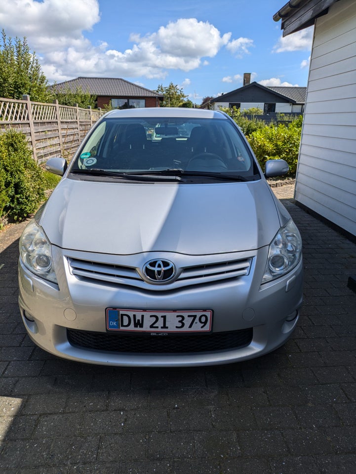 Toyota Auris 1,4 D-4D T2 5d