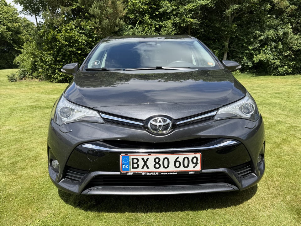 Toyota Avensis 1,8 VVT-i T2 Premium Touring Sports 5d
