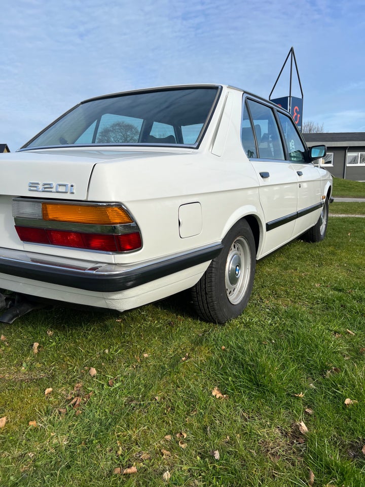 BMW 520i 2,0  4d