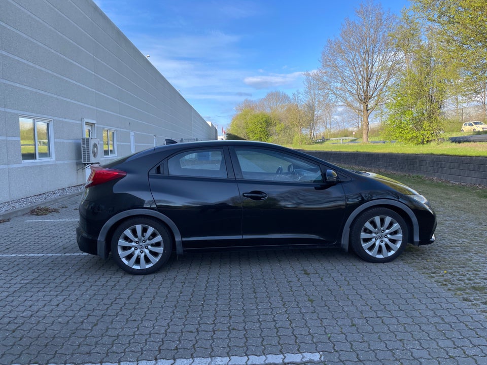 Honda Civic 1,8 i-VTEC Sport 5d