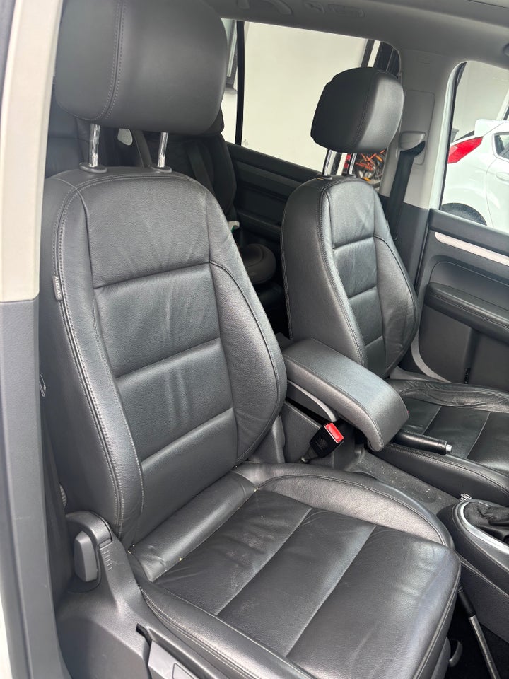 VW Touran 2,0 TDi 177 Highline DSG 7prs 5d