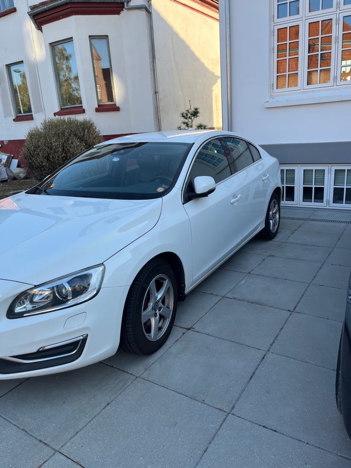 Volvo S60 2,0 D5 225 Momentum aut. 4d