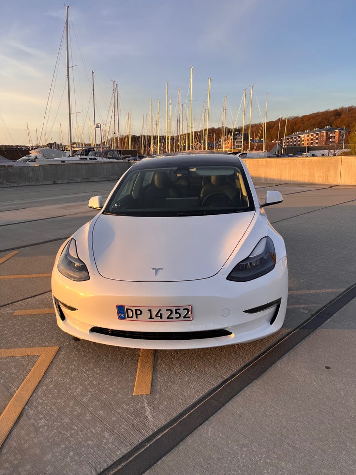 Tesla Model 3 Long Range AWD 4d