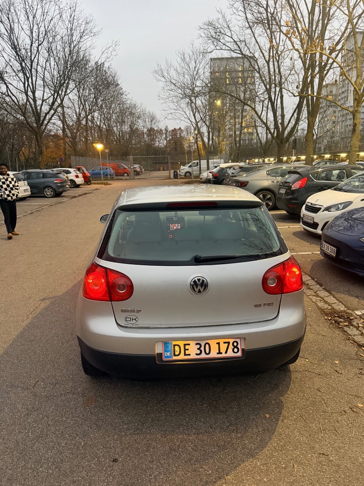 VW Golf V 1,6 FSi Tiptr. 5d