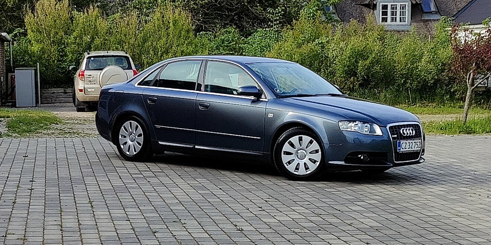 Audi A4 1,8 T 163 quattro 4d