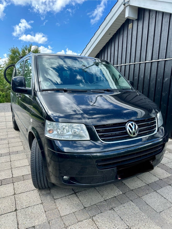 VW Multivan 2,5 TDi 174 Highline Tiptr. 5d