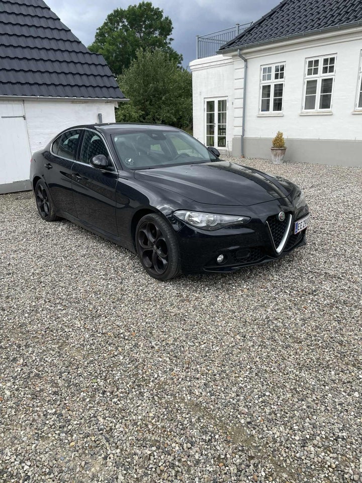 Alfa Romeo Giulia 2,2 JTD 180 aut. 4d